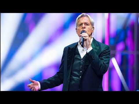 Claudio Baglioni - Mille giorni di te e di me - Live a Uà - Uomo di varie età