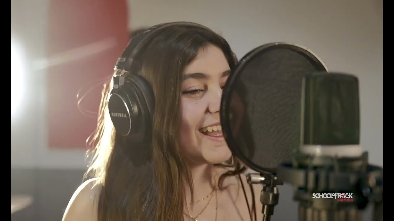 Duda Mess - Teenage Love (antigua alumna School Of Rock Alcobendas)