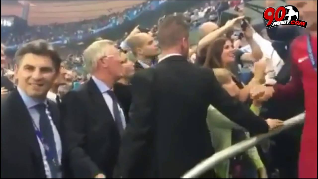 Sir Alex Ferguson waiting patiently to congratulate Ronaldo
