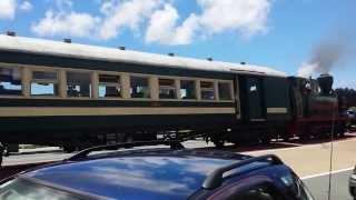 preview picture of video 'Steam Train goes through Kawakawa Town Centre'