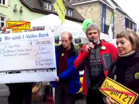 Stuttgart21-Gegner übergeben Milliardenscheck an Offenburger Bürger 10. Scheck. Martin Armbruster