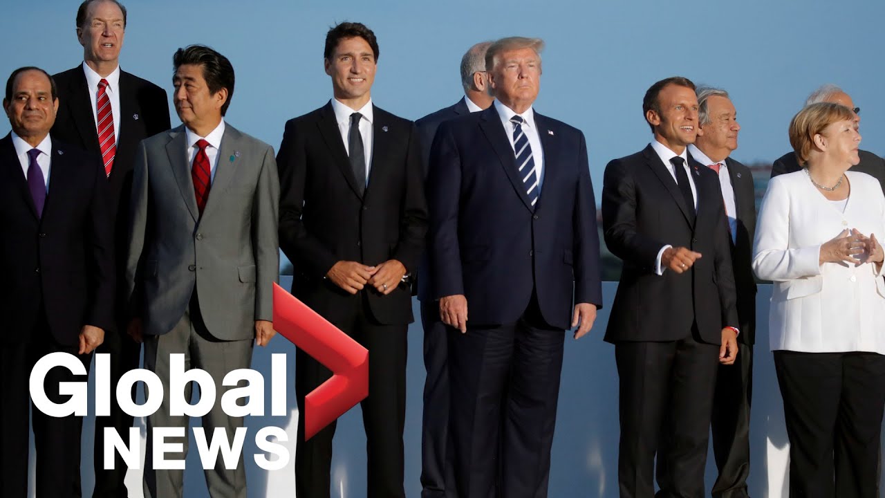G7 summit: World leaders pose for "family photo" in Biarritz