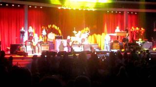 Bob Seger Trying to live my life without you and The fire down below Live Walmart Shareholder&#39;s