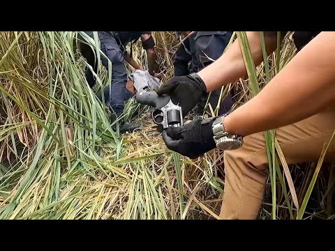 ROMU (Rapid Operational Mobile Unit) from Caieiras enters the woods in pursuit of an armed bandit...