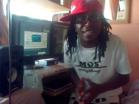 Rheebongs spiting bars at the Studio