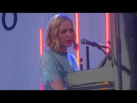 Frida Hyvönen & Sara Parkman & Samantha Ohlanders Jag Rear Ut Min Själ Sthlm Gröna Lund 180530