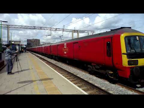 Royal Mail 325015 And 325001 At Watford Junction