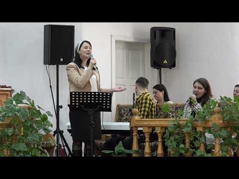 Este Domnul -  Lavinia Leș