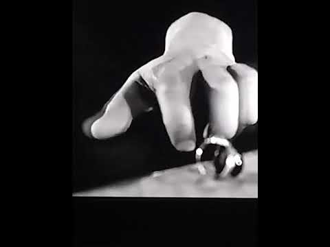 Eagor , 1946 black and white ,,, Name of movie The beast with five fingers.