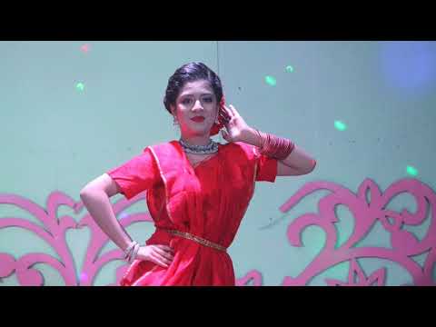 কমলা নৃত্য করে থমকিয়া থমকিয়া