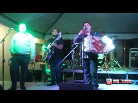 Dinamicos Jrs - Amigos Tuve Una Novia (VIDEO) (En Vivo Fp De Los Alegres Del Barranco 2016)
