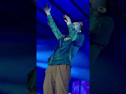 Pedazo de Papel en vivo - La Delio Valdez/Pedro