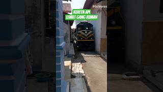 Download lagu Train Passes Through Small Alley #train #trainindonesia #train #fypシ゚viral #trains mp3 Download lagu Train Passes Through Small Alley #train #trainindonesia #train #fypシ゚viral #trains mp3