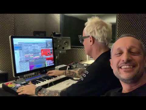 Roberto Intrallazzi dei The Cube Guys in studio