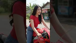 Download lagu PRETTY GIRL RIDES RACING MOTORCYCLE SPEEDS AND CRASHES INTO BANANA TREE mp3 Download lagu PRETTY GIRL RIDES RACING MOTORCYCLE SPEEDS AND CRASHES INTO BANANA TREE mp3