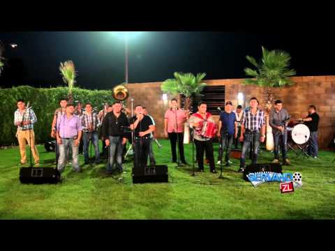 LENIN RAMIREZ FT. LOS CHAIREZ FT. BANDA LA CONQUISTA - EL BLUE (EN VIVO)