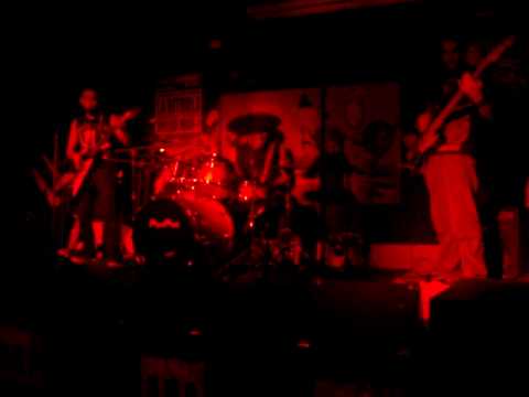 DEMENTES EN EL ESPACIO COVER DE LA RENGA POR KORVINOS video thumbnail
