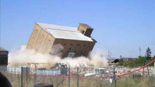 preview picture of video 'Démolition d'un silo à THOUARS'