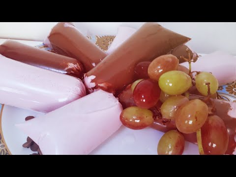 GOURMET GRAPE ICE CREAM IN A CHOCOLATE CONE