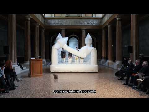 Hanna Kučera - Must the Play be This