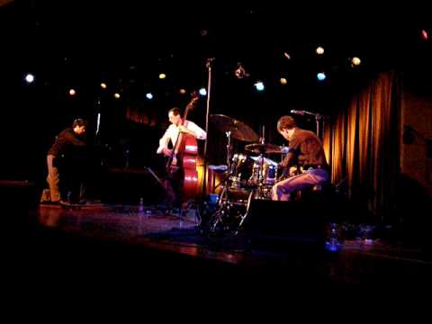 greg Aguilar trio - 15 janv 2010  (002.AVI)