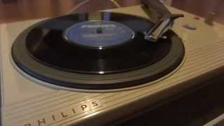 Vitrola Philips, tocando Nara Leão