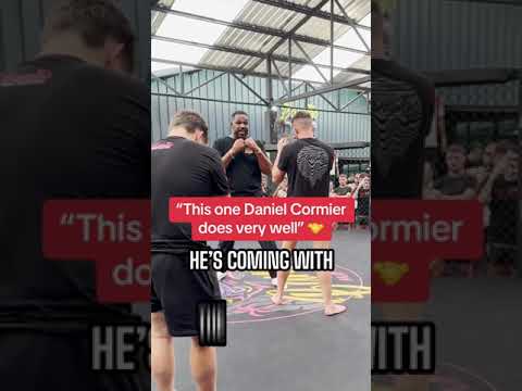 Jones tipped his cap to DC 🤝 (via bangtaomuaythaimma/TT, redcornermma/TT)