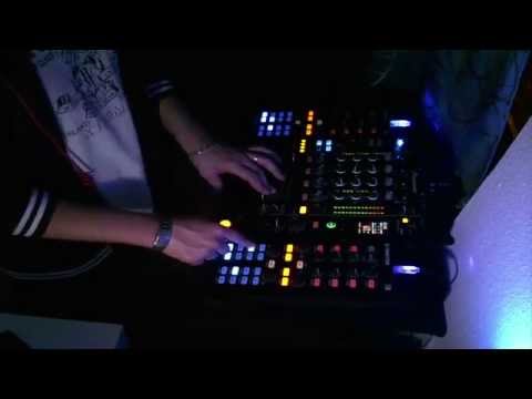 Tom Tronic - BEAT ROOM Techno House Mix March 2015