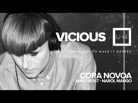 Cora Novoa, Anni Frost y Narol MarGo - Vicious Live @ www.viciousmagazine.com