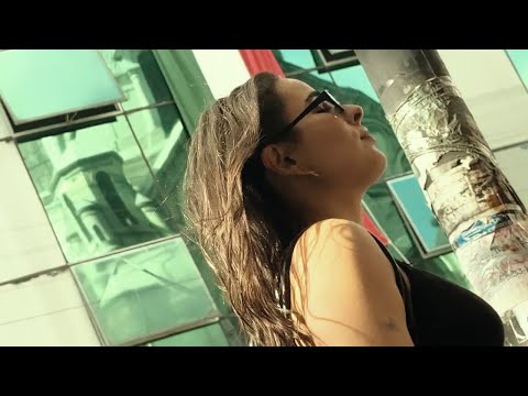 Karina Sofia - Un Ratito Más (Video Oficial)