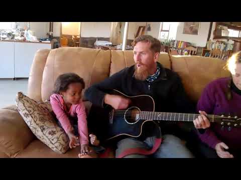 We're amazed by who You are \o/(We will worship You in every season)