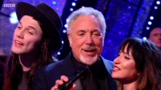 Jools Holland and Friends - Enjoy Yourself (It&#39;s Later Than You Think) [HD] Tom Jones 2015/2016