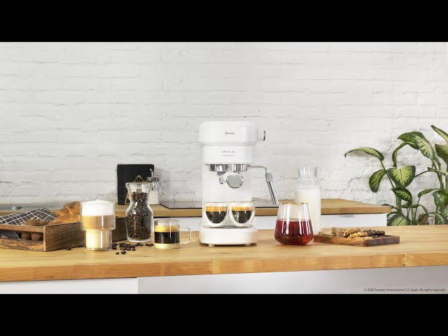 Cafetière Espresso Cecotec Cafelizzia 790 White 1,2L 20 bars avec mousseur à lait video