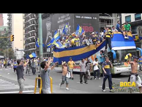 "Caminando por Av. Libertador" Barra: La 12 • Club: Boca Juniors