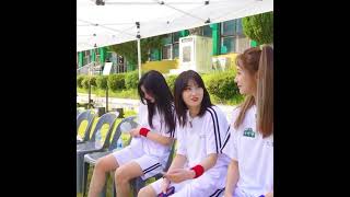 Download lagu Momo wants Tzuyu to move away because she's not her teammate 😂😂😂 #Shorts #TWICE mp3