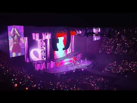 220215 TWICE - Queen