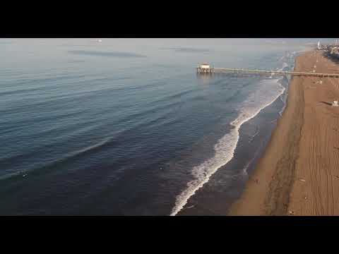 Drone bylden fan Hermosa Beach en syn wetters