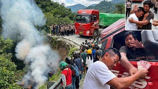 Download lagu Truck Driver's Humanitarian Action on the World's Extreme Roads mp3 Download lagu Truck Driver's Humanitarian Action on the World's Extreme Roads mp3