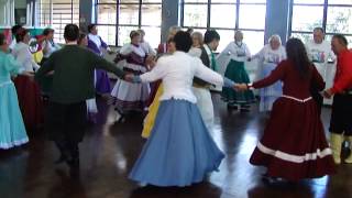 preview picture of video 'Terceira Idade atividades com Danças Gauchas 26 09 2013 prof. Jorge Machado'