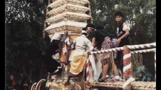 preview picture of video 'Foto della cremazione di un personaggio di casta sacerdotale a Bali - anno 1986'
