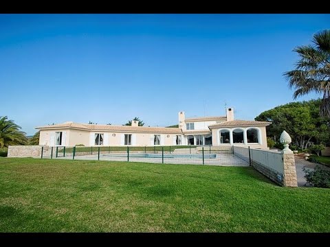 6 bedroom villa with a swimming pool