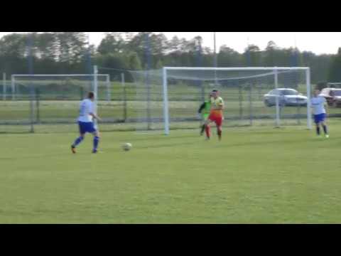 Sęp - Czarni Węgrów: uderzenie Szymona Słyka i faul na Piotrku Owczarczyku