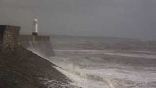 preview picture of video 'Porthcawl Storm Waves February 2014'
