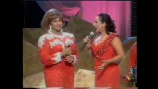 Lola Flores presenta a Celia Cruz (Momento Espectacular)