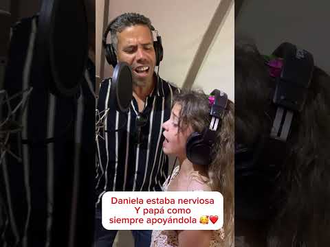 Primera vez en un estudio 😱 Este jueves sale nuestra canción! Estén atentos ☺️❤️