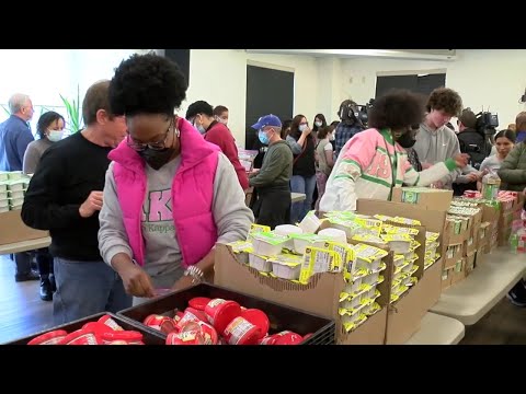 NJ Englewood Center For Food Action Hosts Snack Pack Program At Local Church