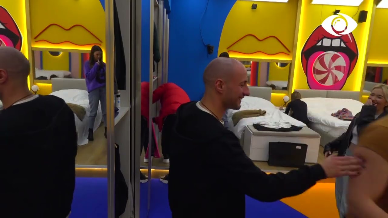 Sfida e imitimit/ Banorët hyjnë në rol, imitojnë personazhin