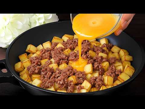 Kartoffelauflauf mit Hackfleisch und Eiern aus der Pfanne