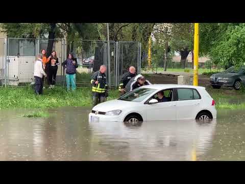 Evakuacija djece iz poplavljenog automobila Tuzla / Zlokovac (01.05.2022.)