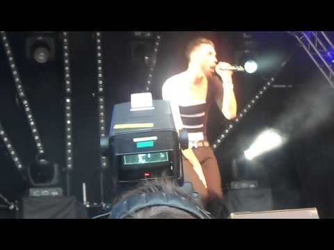 Groove Is In The Heart/Gangnam Style - Rylan Clark Live